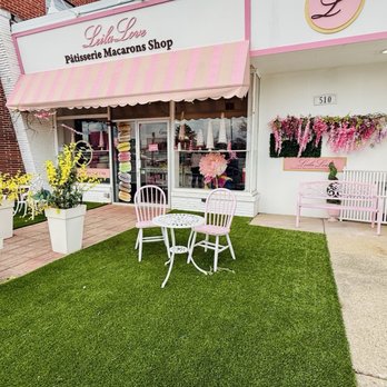 LeilaLove Macarons - Entrance - Desserts Near Me - Park Ridge, Illinois