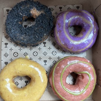 Holey Grail Donuts - Naughty List, Purple Haze, Lilikoi, Strawberry fields - Food Trucks Near Me - Kapaʻa, Hawaii