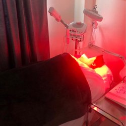 Aria Beauty Bar - Red LED light therapy helps skin cells turnover, improve scaring, signs of aging, boost up collagen and many more skin benefits.
