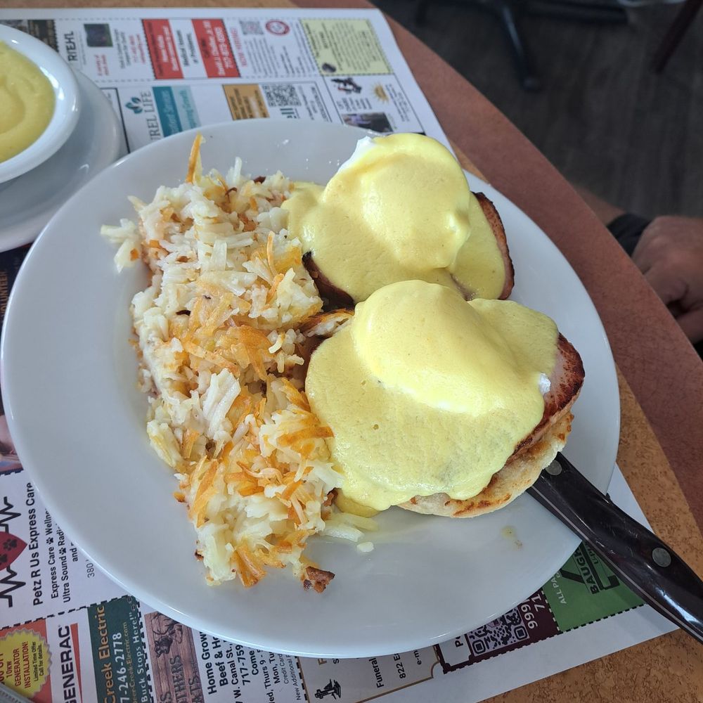 Lyndon Diner - Eggs Benedict with beautiful orange yolks - Diners Near Me - York, Pennsylvania