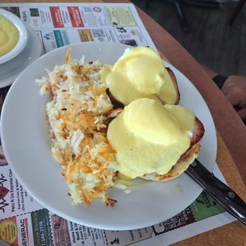 Lyndon Diner - Eggs Benedict with beautiful orange yolks - Diners Near Me - York, Pennsylvania