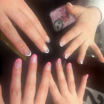 Lakeview Nails - Nail Salons Near Me - Chicago, Illinois