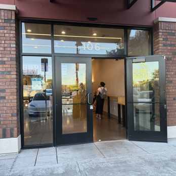 Somisomi - Outside - Ice Cream & Frozen Yogurt Near Me - Pleasanton, California