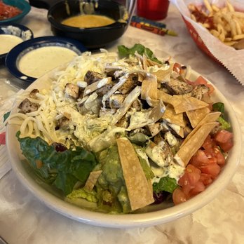 Chuy's - Taco salad with fajita chicken - Mexican Near Me - Round Rock, Texas Chuy's - Taco salad with fajita chicken - Mexican Near Me - Round Rock, Texas