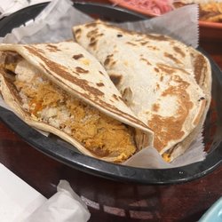 Chicken Baleada Pollo a la Plancha in background