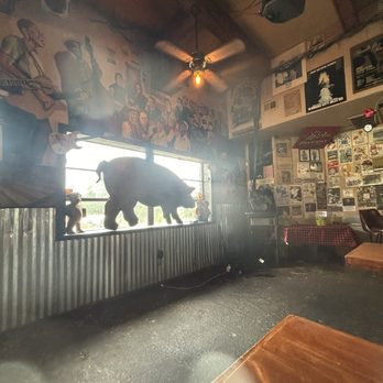 B.B.'s Lawnside BBQ - Inside - Barbeque Near Me - Kansas City, Missouri