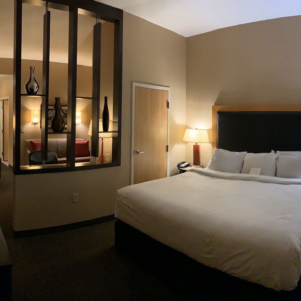 Cambria Hotel Appleton - Bedroom - Hotels Near Me - Appleton, Wisconsin Cambria Hotel Appleton - Bedroom - Hotels Near Me - Appleton, Wisconsin