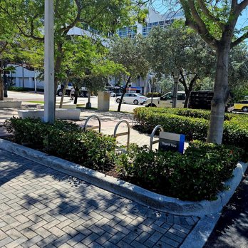 Chase Bank - A small walking or rest area for bank customers - Banks & Credit Unions Near Me - Miami Beach, Florida Chase Bank - A small walking or rest area for bank customers - Banks & Credit Unions Near Me - Miami Beach, Florida