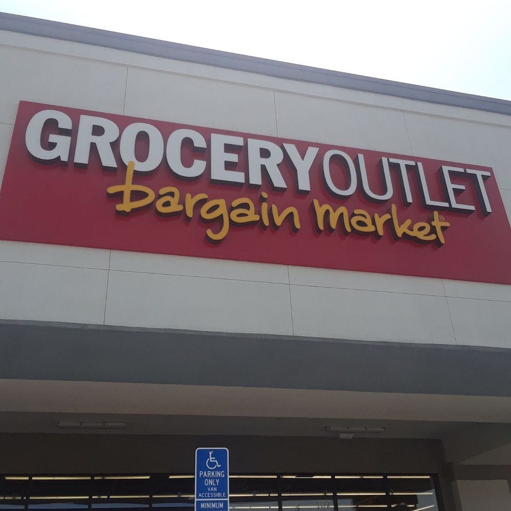 Grocery Outlet - the front of a grocery outlet - Grocery Near Me - Taft, California Grocery Outlet - the front of a grocery outlet - Grocery Near Me - Taft, California