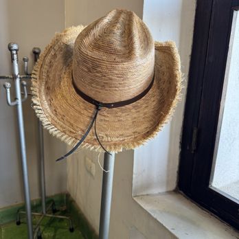 NIM - Love the hat holders! - International Near Me - La Paz, BCS