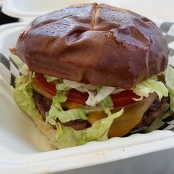 EMT Foodtruck - Incredible Beyond Burger!!
