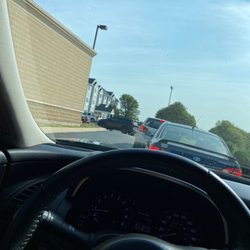 Dunkin' - Can't get my rapid pickup order because they closed the lobby, no curbside pickup.