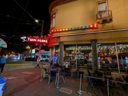 Twin Peaks Tavern by null