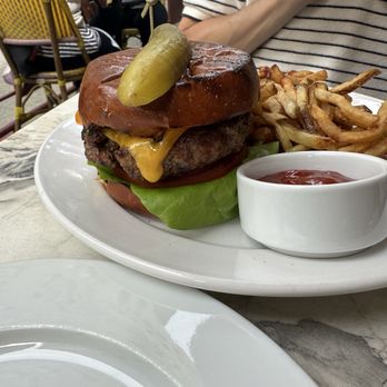 L’Express - L'Express Burger - French Near Me - New York, New York L’Express - L'Express Burger - French Near Me - New York, New York