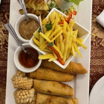 Hong - Assorted entre - Thai Near Me - Montreal, Quebec