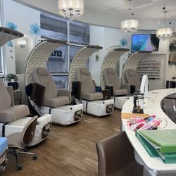 Salon chairs in unique set up