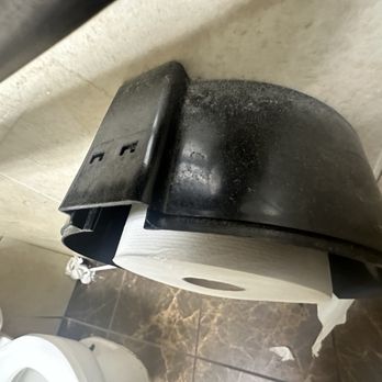 MAPCO - Disgusting Mapco bathroom near Vanderbilt hospitals (so rarely cleaned, that there's actually thick dust built-up on broken TP holder) - Gas Stations Near Me - Nashville, Tennessee