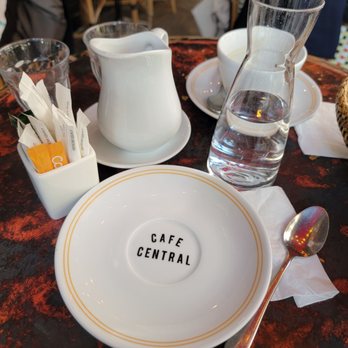 Café Central - Cafes Near Me - Paris, 75 Café Central - Cafes Near Me - Paris, 75