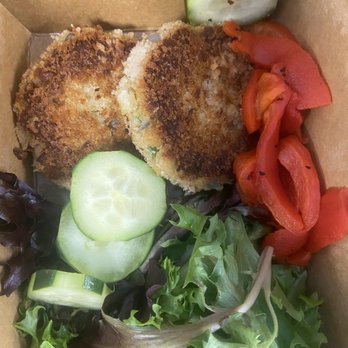 CT Chowder - 2 Crab Cakes - Seafood Near Me - North Haven, Connecticut