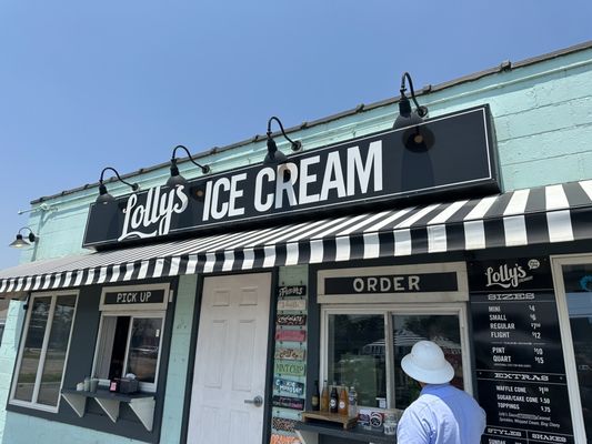 Lolly's Creamery by null