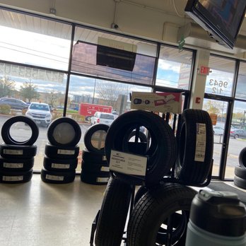 Advance Auto Parts - This is my car still sitting here at 2:35 and no one here to help this could have been done so fast no hassle but here I am stressed. - Auto Parts & Supplies Near Me - Niles, Illinois