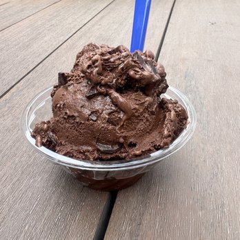 Handel's Homemade Ice Cream - CHOCOHOLIC CHUNK * Deep Dark Chocolate Ice Cream with Dark Chocolate Chips - Ice Cream & Frozen Yogurt Near Me - Tempe, Arizona
