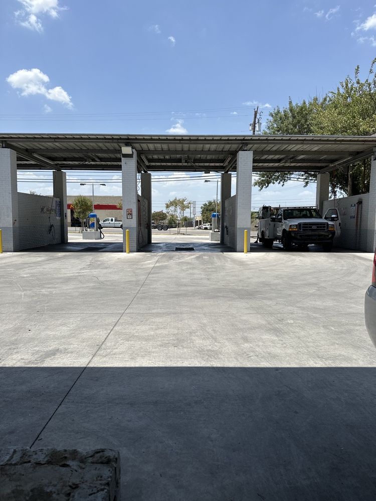 PRECISION CAR WASH Updated August 2024 13 Reviews 1803 S Mays St