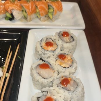 Sushi Roku - Spicy Scallop Cut Roll - Sushi Bars Near Me - Manhattan Beach, California Sushi Roku - Spicy Scallop Cut Roll - Sushi Bars Near Me - Manhattan Beach, California