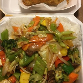 Chong's Carry Out - Dinner order of "Hot Beef" with an Egg Roll! - Chinese Near Me - Royalton, Illinois