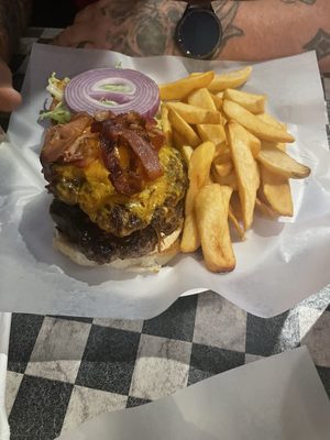 RG Burgers and Grill by null