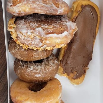 Long's Bakery - Cinnamon fried, cinnamon nut fried, blueberry, yeast and cream filled - Donuts Near Me - Indianapolis, Indiana Long's Bakery - Cinnamon fried, cinnamon nut fried, blueberry, yeast and cream filled - Donuts Near Me - Indianapolis, Indiana