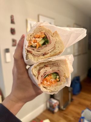 Bánh Mì Cô Út by null