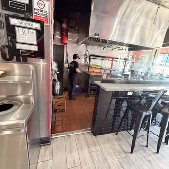 Tacos Los Cholos - Mexican Near Me - Huntington Park, California