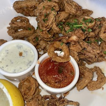 Yard House - Fried Calamari - New American Near Me - Burlington, Massachusetts