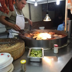 El Pai preparando unos tacos de suadero