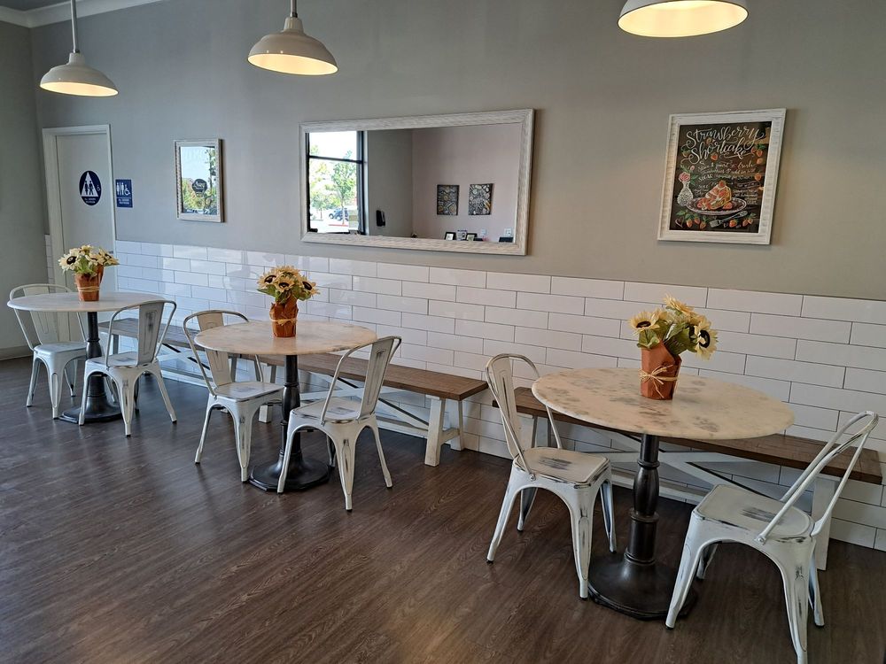 ICING ON THE CUPCAKE Updated October 2024 386 Photos & 315 Reviews 6839 Blvd