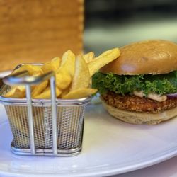 IBIS Hotel Frankfurt Airport - Chicken burger
