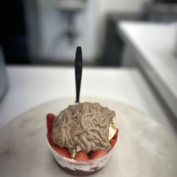Lazy Bird - Açaí bowl with almond butter