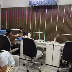 Bliss Salon - Manicure tables