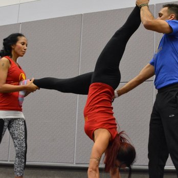 Rocio Ponce - Coach/Trainer demo-ing a handstand in front of 50 workshop classes members. - Trainers Near Me - Whittier, California Rocio Ponce - Coach/Trainer demo-ing a handstand in front of 50 workshop classes members. - Trainers Near Me - Whittier, California