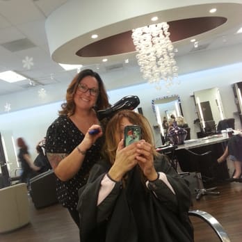 Headlines The Salon - Hair Salons Near Me - Encinitas, California