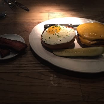Au Cheval - Burger with bacon and a perfectly cooked egg - Bars Near Me - Chicago, Illinois Au Cheval - Burger with bacon and a perfectly cooked egg - Bars Near Me - Chicago, Illinois