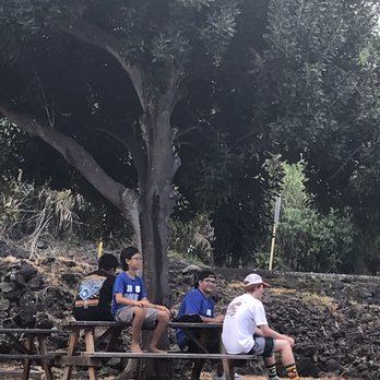 D&E fuel good stop - Picnic table with ocean and field view - Gas Stations Near Me - Captain Cook, Hawaii