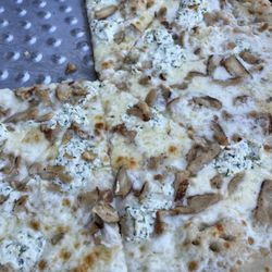 White pizza with chicken and ricotta