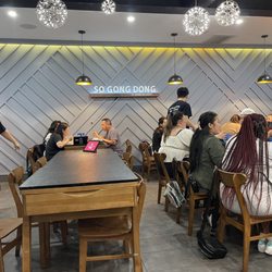 SGD Dubu So Gong Dong Tofu & Korean BBQ - Restaurant seating