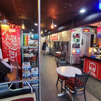 Willies - Interior - Desserts Near Me - Chicago, Illinois