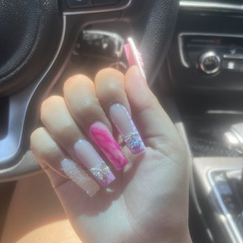 Molo's Nail - Nail Technicians Near Me - El Monte, California