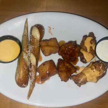 Glory Days Grill - The Rookie Sampler! - Sports Bars Near Me - Tampa, Florida