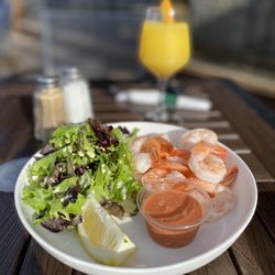 Float 30 - Boiled prawns with salad