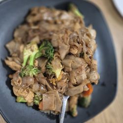Thai Laughlin - Pad see eew